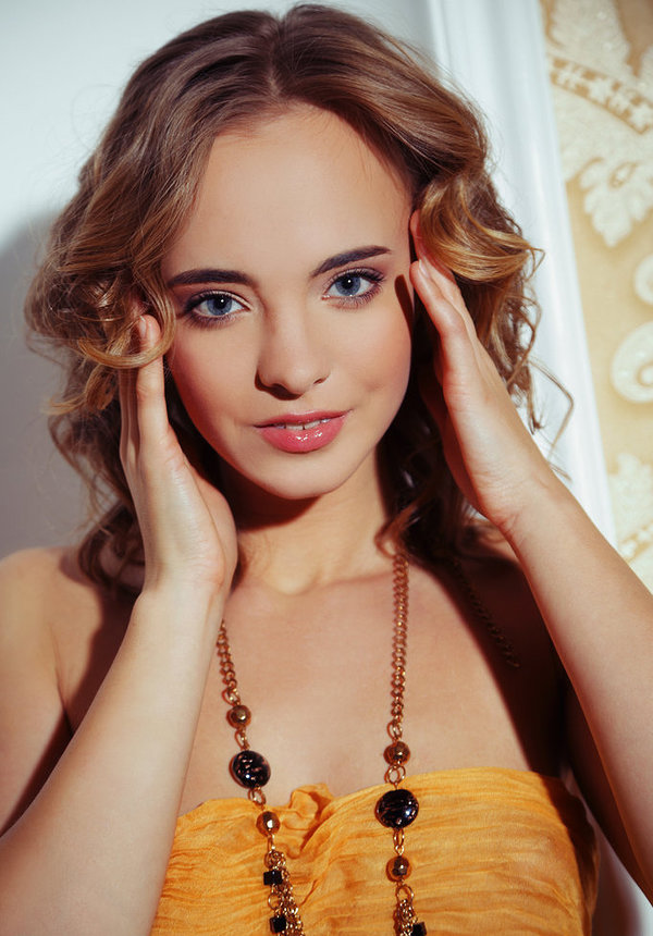 Фаина, 25